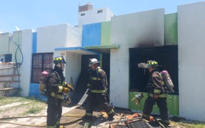 Se quema una casa en el fraccionamiento Santa Fe en Mazatlán.