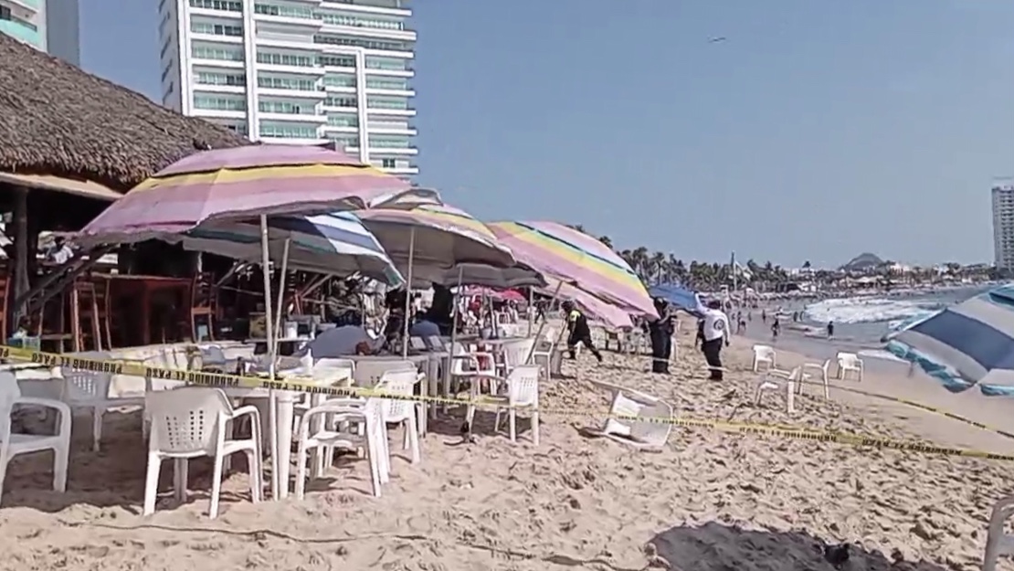 VIDEO) Asesinan a balazos turista en restaurante de mariscos de Mazatlán;  el sicario huyó!! - Viva La Noticia