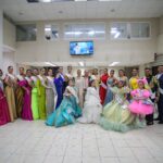 Da la bienvenida Estrella Palacios a las candidatas y candidatos a los reinados del Carnaval “La Perla”.