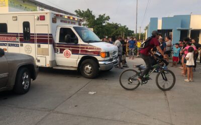 Con fractura en la pierna resulta un motociclista al ser embestido en Mazatlán.