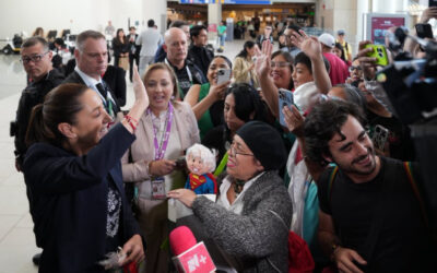 Mexicanos reciben con emoción a la presidenta Claudia Sheinbaum en Canadá