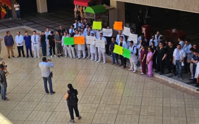 Protestan médicos en gobierno por desaparición de médico traumatólogo