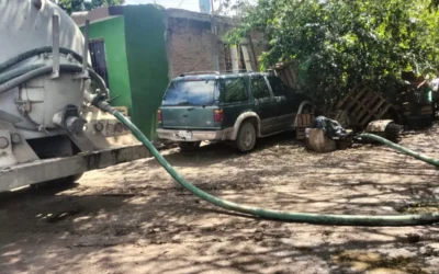 Desazolva JUMAPAM las fosas sépticas de las viviendas de El Guayabo