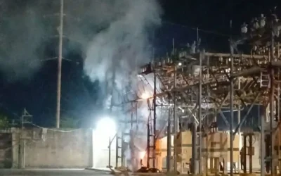Mazatlecos se quedan sin energía eléctrica tras un incendio en subestación