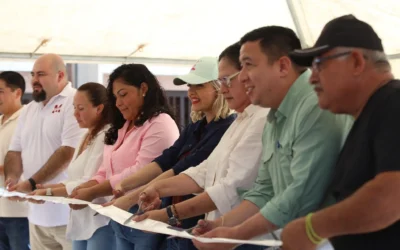 Entrega Estrella Palacios pavimentación a vecinos de la calle Bahía Tequepan, en la Mazatlán II.