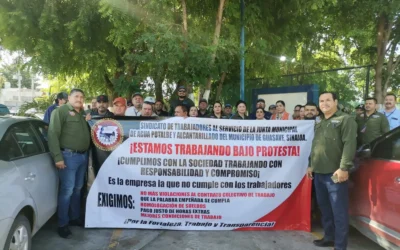 En espera de soluciones a sus demandas; trabajadores sindicalizados de Jumapag trabajan bajo protesta.