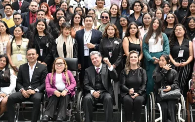 Ofrece Ricardo Monreal a jóvenes decálogo de principios para actuar en política.