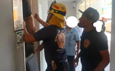 Rescatan a turistas que quedaron atrapados en un elevador en Mazatlán