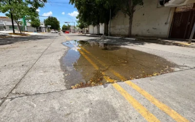 Como medida de precaución, cierran la calle Cuauhtémoc en Guasave debido a recientes lluvias.