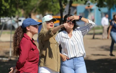 Supervisa Estrella Palacios trabajos de rehabilitación del campo de fútbol de Santa Fe.