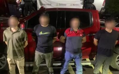 En Culiacán, el Grupo Interinstitucional asegura a 4 civiles, armas largas, cargadores, equipo táctico y 2 vehículos.