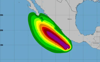 Los pronósticos del servicio meteorológico nacional y NHC Pacífico.