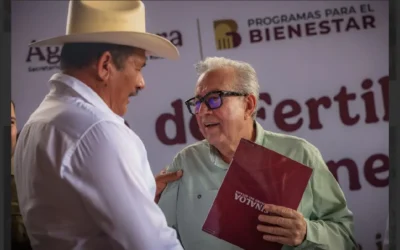 Gobernador Rocha Moya encabeza programa de entrega de fertilizantes para productores de riego.