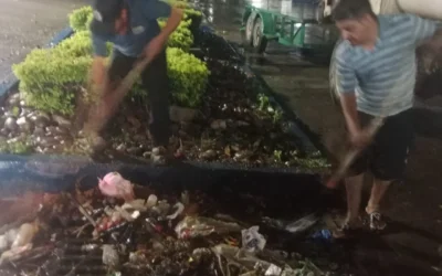 Sacan 40 toneladas de basura de alcantarillas en Mazatlán; acusan falta de conciencia ciudadana