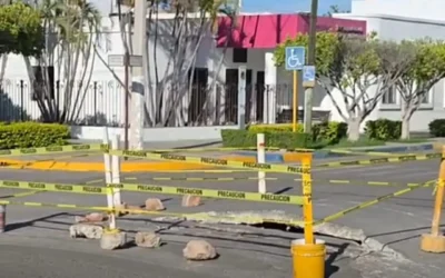 Investigan levantamiento de losa de concreto en el centro de Los Mochis