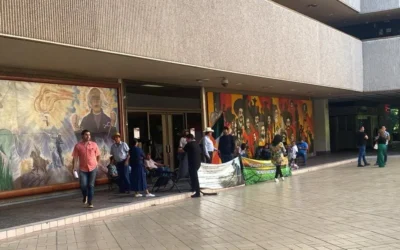 Productores agrícolas mantienen protesta en Palacio de Gobierno en Culiacán
