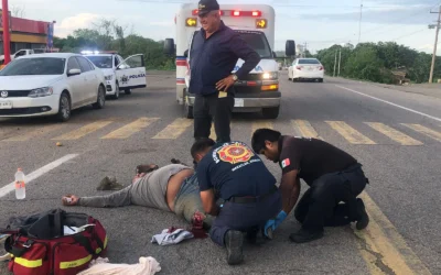 En Mazatlán, un motociclista resulta con fractura en una pierna tras un choque.