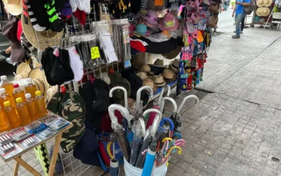 Ventas informales en Culiacán caen 50% durante vacaciones; paraguas e impermeables, lo más vendido