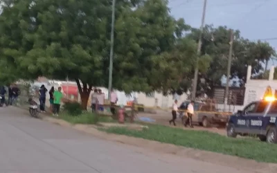 Motocicleta muere tras un choque en Santa Teresa en Mazatlán.