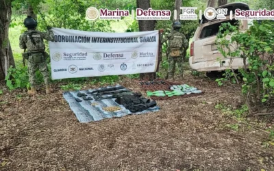 Autoridades federales aseguraron vehículos y armamento durante recorridos terrestres y lo aéreos en Sinaloa.