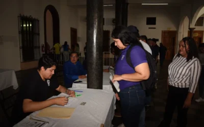De manera personal, libre, secreta y directa, trabajadores de la UAS emiten su voto para la renovación del Comité Ejecutivo del SUNTUAS sección Administrativos e Intendencia.