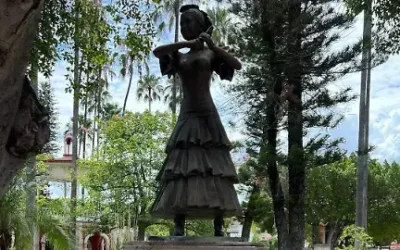 Convocan en Juchipila a derribar estatua de Florinda Meza  tras polémica por serie de Chespirito