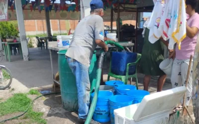 Con pipas, JUMAPAM atiende con agua a Villa Unión y Caleritas