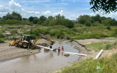 JUMAPAM repara la línea de abastecimiento dañada en el Río Presidio y vuelve el suministro a Villa Unión