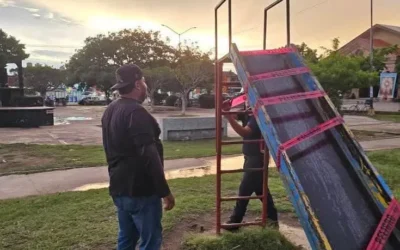 A un niño se le quedaron atorados los dedos de los pies en una resbaladilla en Mazatlán.