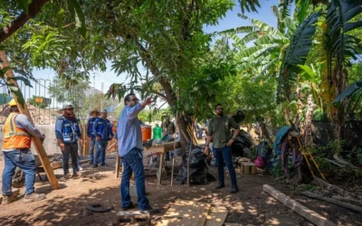 Juan de Dios Gámez supervisa avance de la planta de agua en la zona norte de Culiacá.