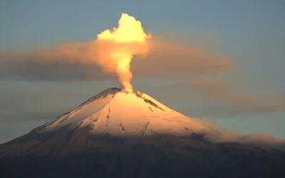 Alertan por caída de ceniza del Popocatépetl en varias alcaldías de la CDMX