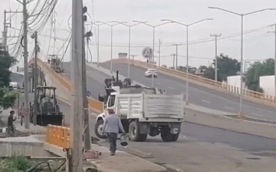 Puente Colosio en Mazatlán, recién inaugurado, ya presenta daños y recibe reparaciones