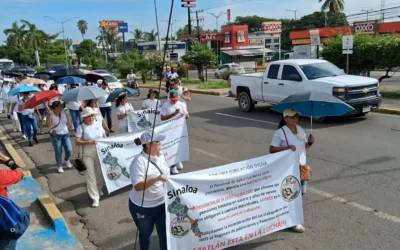 Trabajadores del IMSS en Mazatlán marchan para exigir regreso al antiguo esquema de pensiones