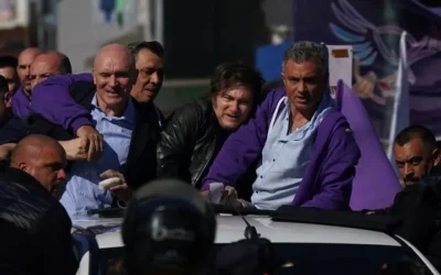 Evacúan a Javier Milei tras incidentes con manifestantes en Buenos Aires