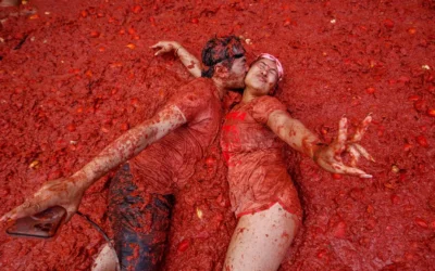 Tomatina 2025: España se tiñe de rojo en la pelea de comida más grande del mundo