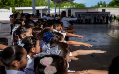 Regresan a clases más de 70 mil estudiantes en la región del Petatlán; tomarán medidas ante altas temperaturas