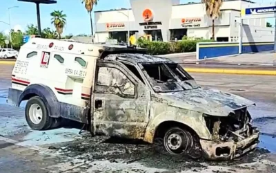 Se incendia camión de valores en estacionamiento de plaza sendero.