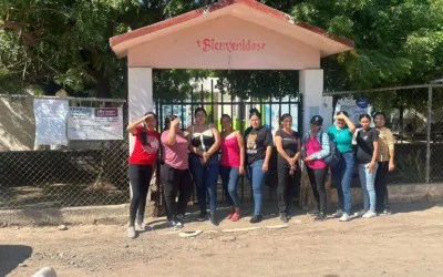 Padres de familia toman primaria en Caimanero, Guasave por fallas en energía eléctrica.