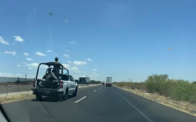 Refuerzan vigilancia en tramo de Guasave tras despojos de vehículos en la México 15.