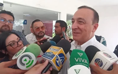 ¡Por parejo! Patrullas y vehículos del ayuntamiento tendrán que retirar polarizados prohibidos: Alcalde Ahome