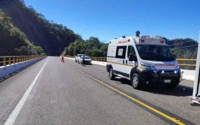 Carbonizado queda chofer de un trailer tras volcar en la Mazatlán-Durango