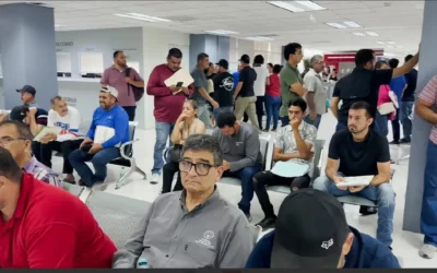 Cientos de contribuyentes aprovechan pago con descuento en adeudos vehiculares anteriores.