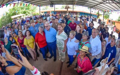 Gobernador Rocha Moya entregó apoyos a damnificados por lluvias en Juan José Ríos