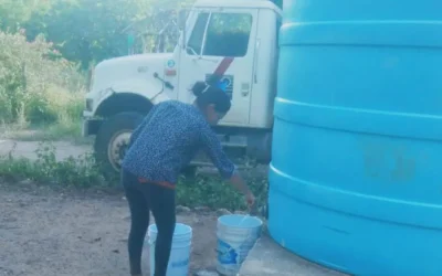 JUMAPAM distribuye agua en pipas en El Telcoyonqui, mientras coloca nuevo sistema de bombeo