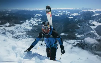 Hazaña histórica: un alpinista polaco escaló el Everest y luego descendió con esquíes, sin asistencia de oxígeno