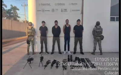 Ejército mexicano asegura un campamento ,vehículos , armas y equipo táctico en Culiacán.