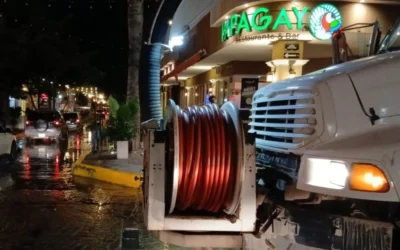 JUMAPAM continúa desazolvando el alcantarillado en puntos saturados por la lluvia