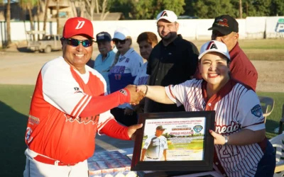 Ana Ayala inaugura la Temporada 51 de la Liga Humberto López Pineda, que lleva su nombre