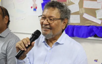 Como parte de la promoción de la lectura, realizan conversatorio con el afamado escritor Elmer Mendoza en la Preparatoria Rafael Buelna Tenorio.