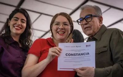 En total se beneficiaron a 150 mujeres y hombres a quienes se les hizo entrega de 740 equipos valuados en 1.2 millones de pesos para diversos oficios, como carpintería, herrería, plomería y electricidad.